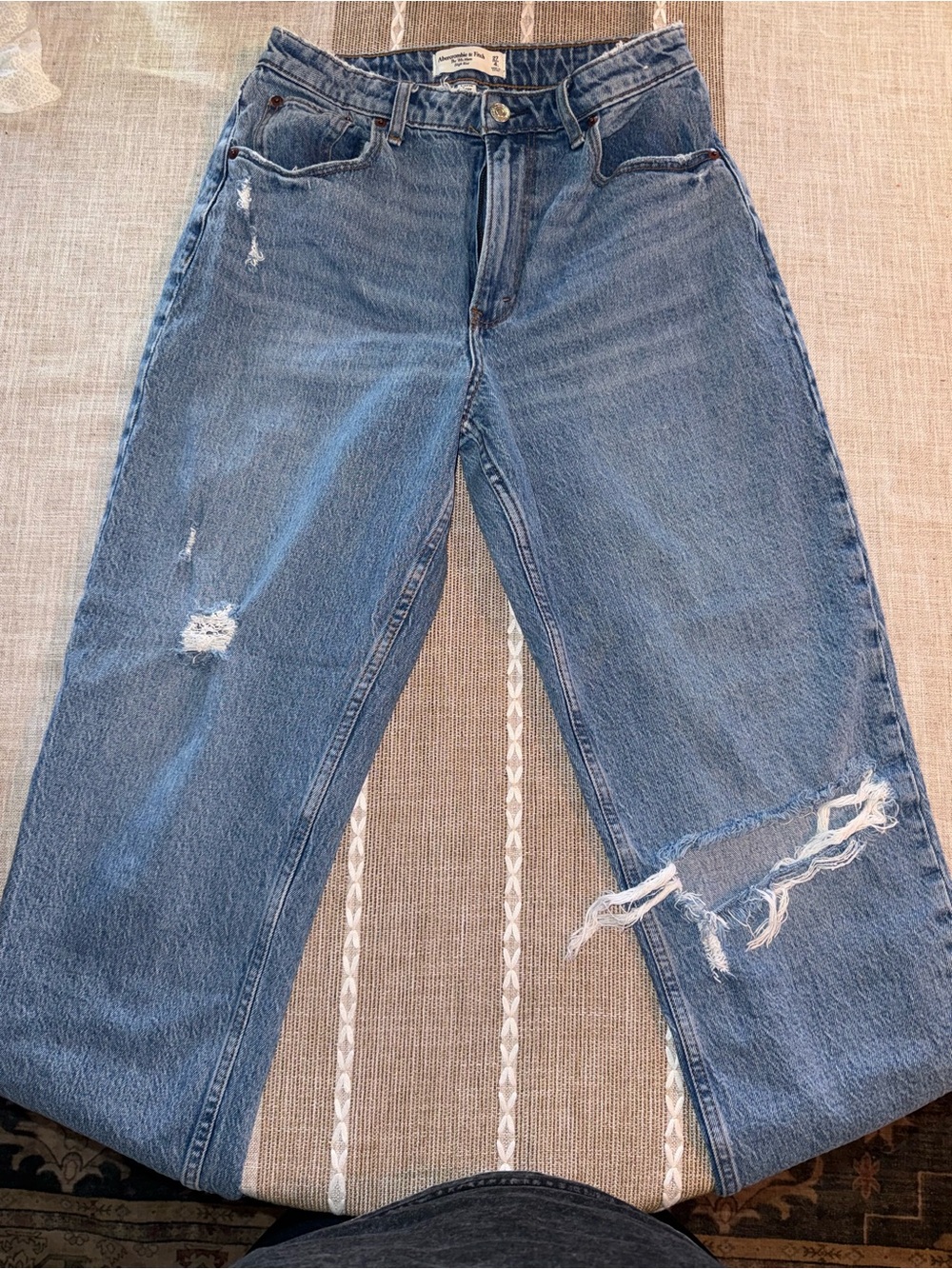 Abercrombie & Fitch Relaxed Distressed Jeans - Blue